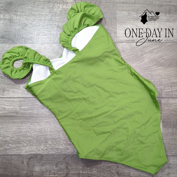 CharmLeaks Ruffle Shoulder One Piece Swimsuit Size M - Picture 4 of 4